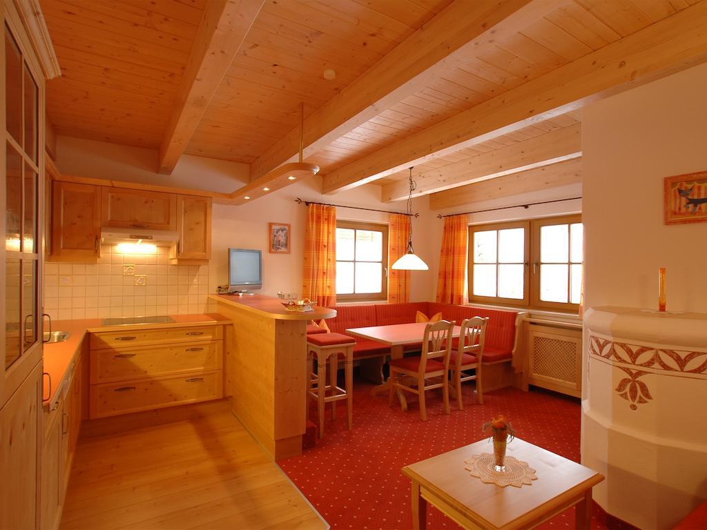 Hotel Garni Romantika Serfaus Oda fotoğraf