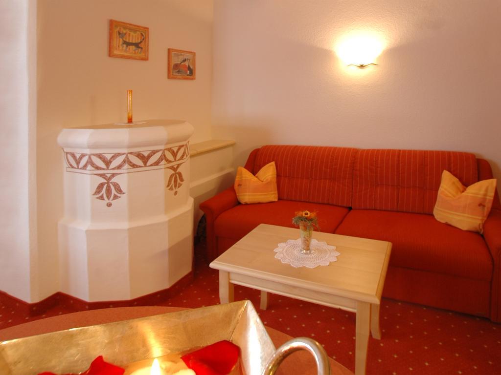 Hotel Garni Romantika Serfaus Oda fotoğraf